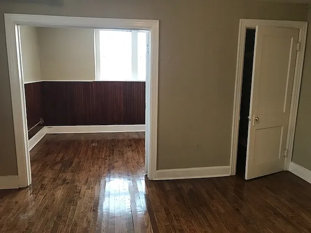 Hickman Plaza Apartments / 915 E. Elm Street — Photo 22