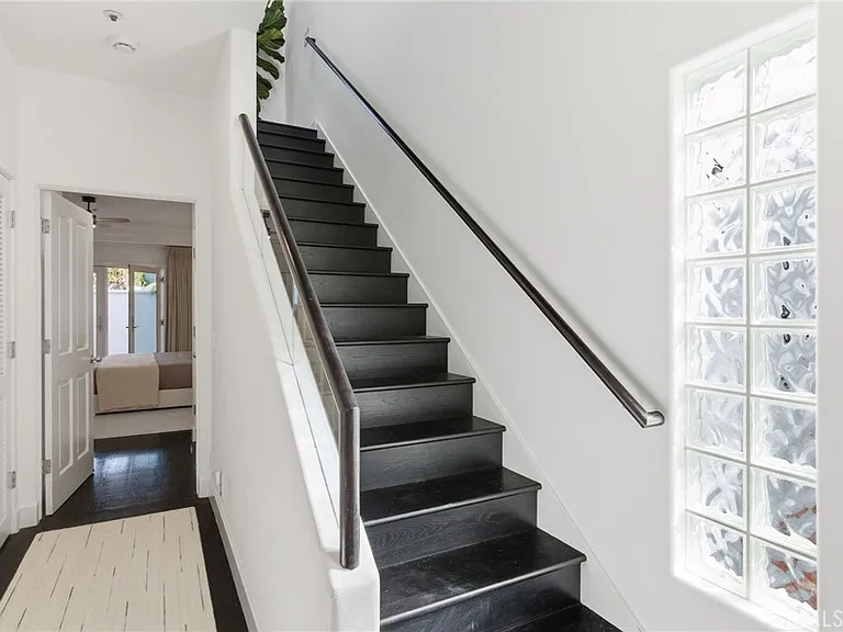 720 Manhattan Beach Blvd — Photo 26