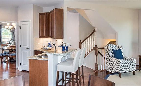 5th image of 714 Shady Creek Ct