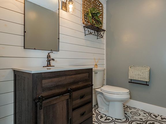 4th image of 765 Eblen Cir