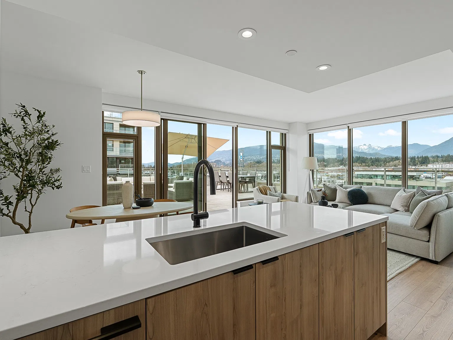2 bed, 1100 sqft, $6,500 — Photo 1