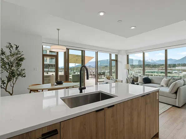 755 Harbourside Dr, North Vancouver, BC