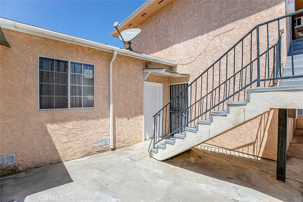 Building Photo - 14319 Tiara St #2