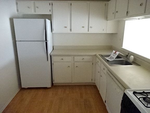 4th image of 1065 N Sterling Ave Unit 111