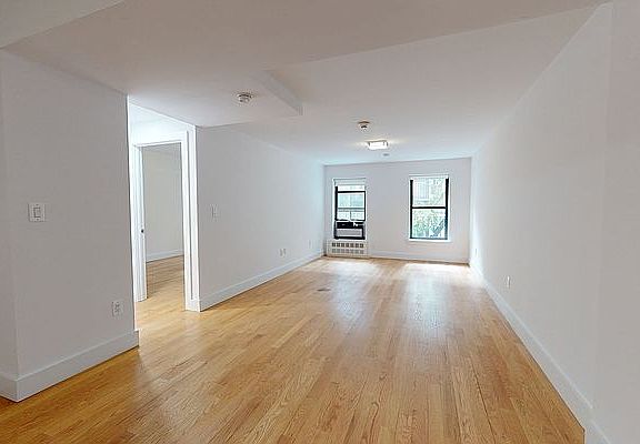 3rd image of 10 W 65th St #42O