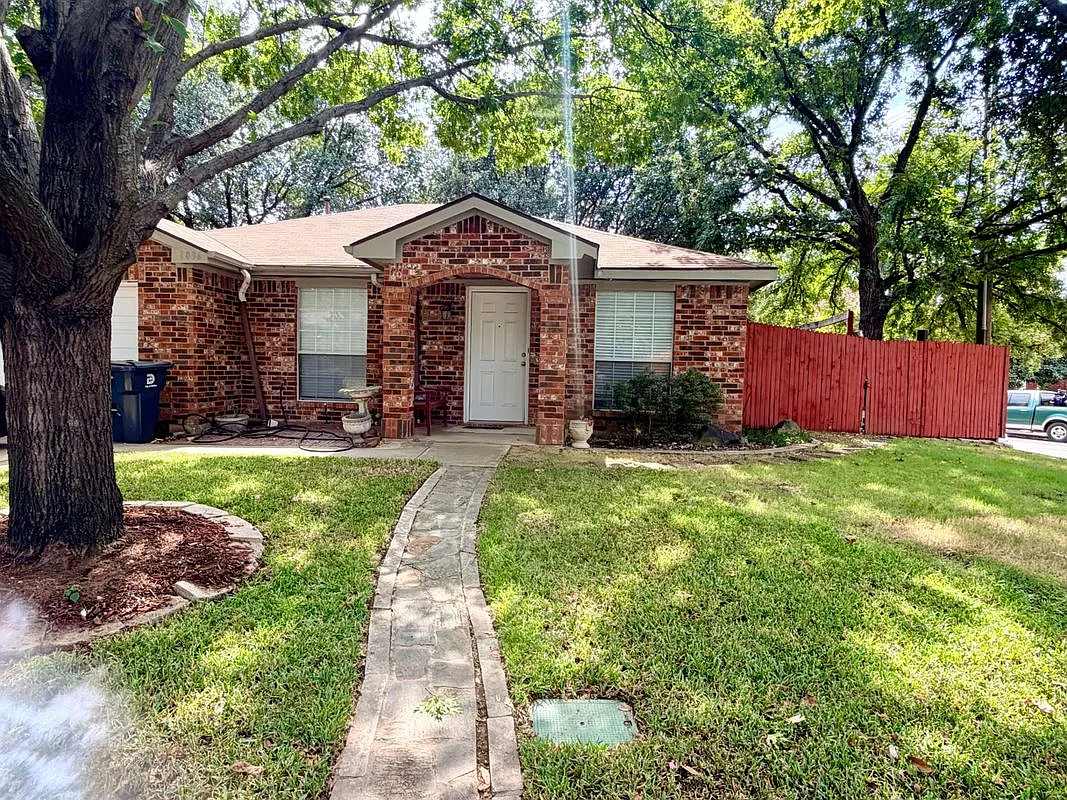 3 bed, 2.0 bath, 1192 sqft, $1,850 — Photo 1