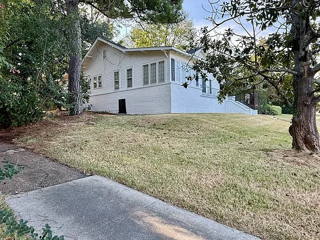 1605 Peachtree St