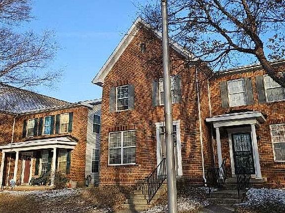 2nd image of 810 Murphy Ln