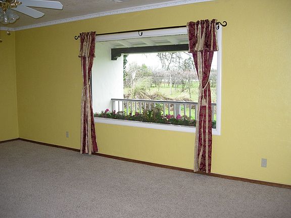  livingroom picture window