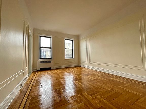 4th image of 2710 Newtown Ave APT 5B