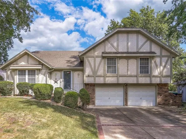 1205 SW Mic O Say Dr, Blue Springs, MO 64015