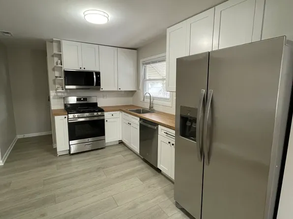 7202 W Crain St #2, Niles, IL 60714