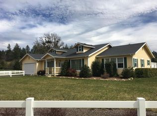 533 E Forks Cir, Cave Junction, OR 97523