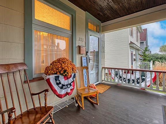 3rd image of 233 Washington St