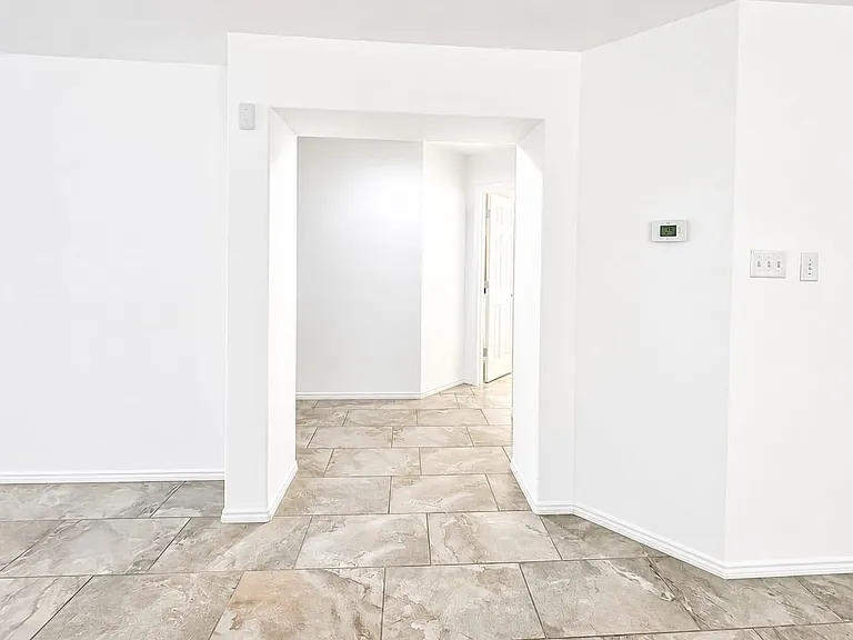1011 Backland Ct — Photo 11