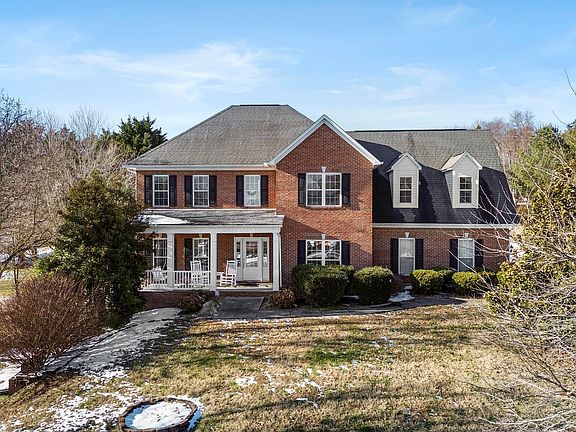 2nd image of 1049 Shadow Wood Ln