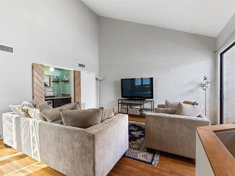 3022 Baldwin St — Photo 15