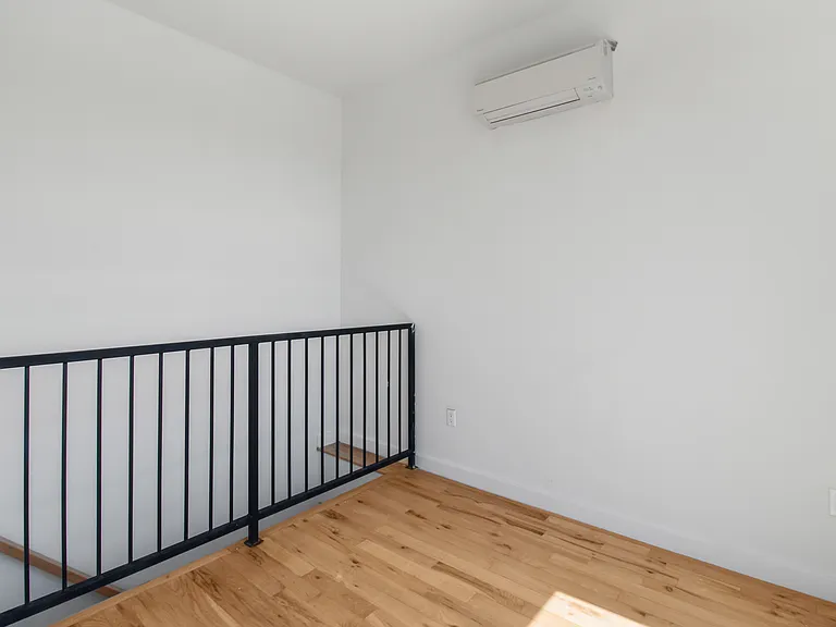74 Palmetto St #4R — Photo 7