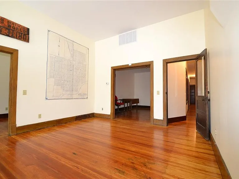 116 E Jefferson St #A — Photo 9