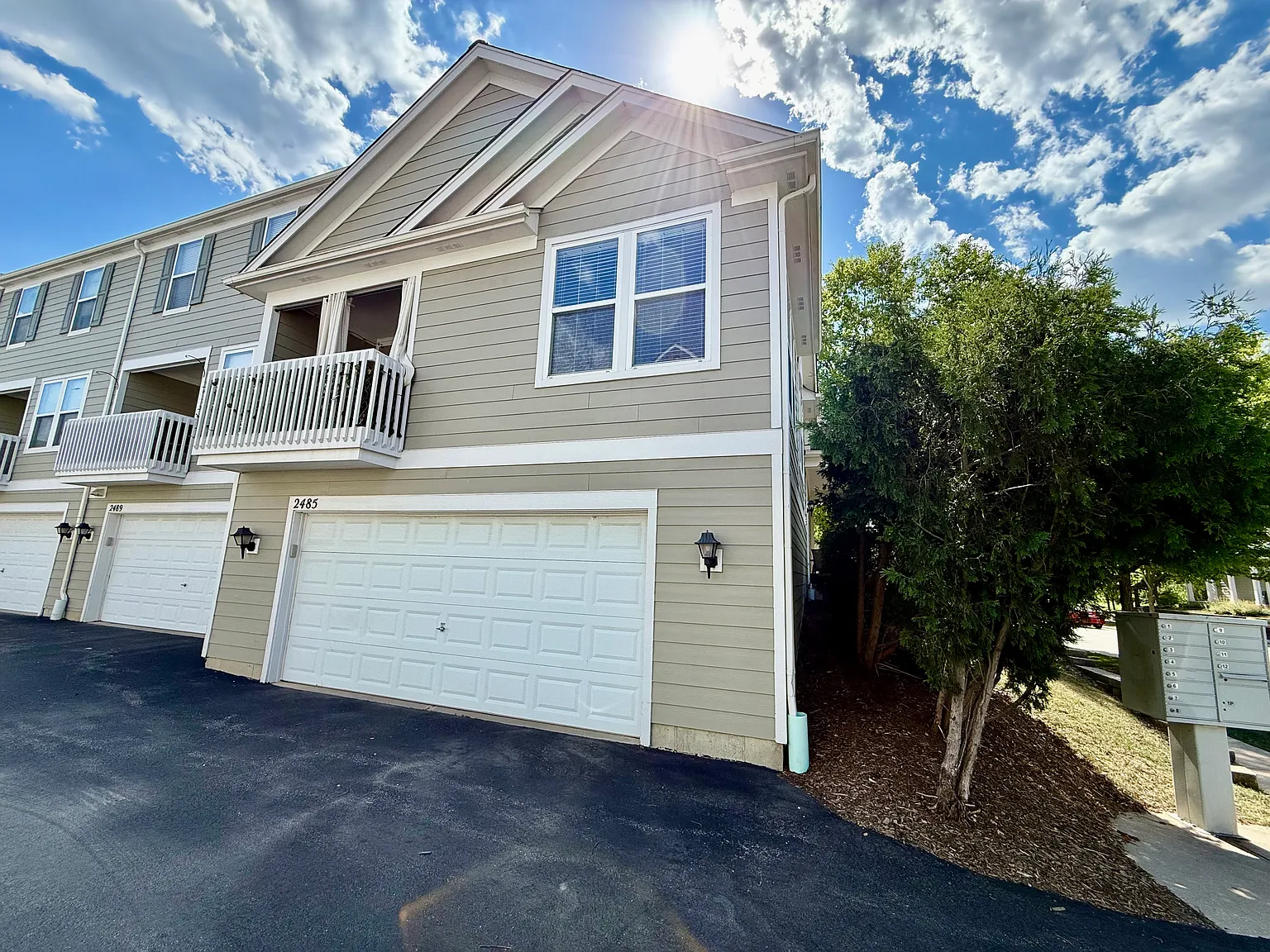 2 bed, 2.5 bath, 1704 sqft, $2,350 — Photo 2