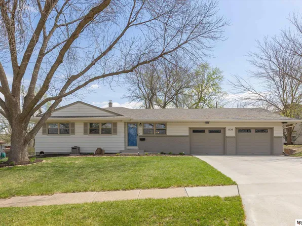1236 Bellaire Blvd, Bellevue, NE 68005
