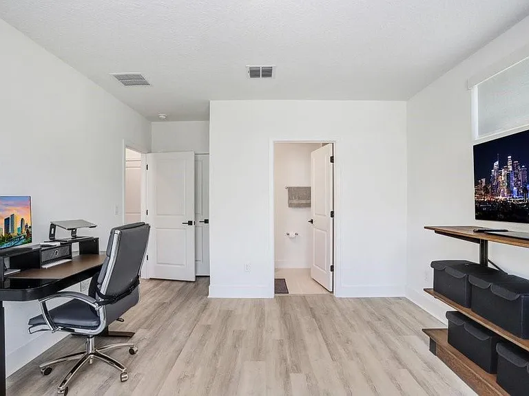 2506 W Cleveland St #20 — Photo 5
