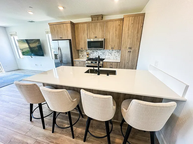 546 W Mahogany Ln — Photo 3