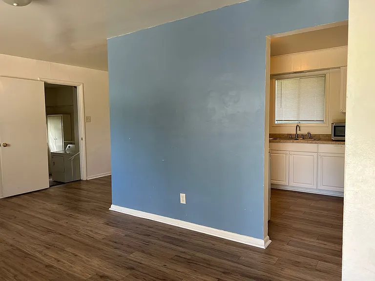 105 E Wilson St — Photo 7