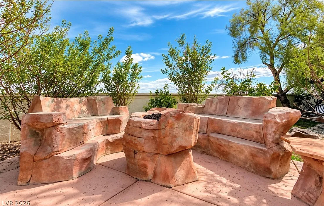 4 bed, 5.0 bath, 5091 sqft, $11,000 — Photo 4