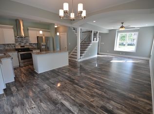 121 Cambridge Dr, Louisville, KY 40214