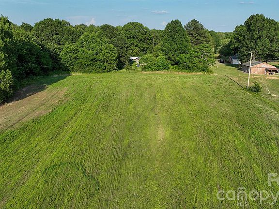 3rd image of 1 Poplin Rd