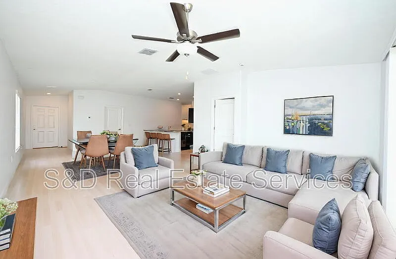 4 bed, 2.0 bath, 1815 sqft, $2,160 — Photo 4