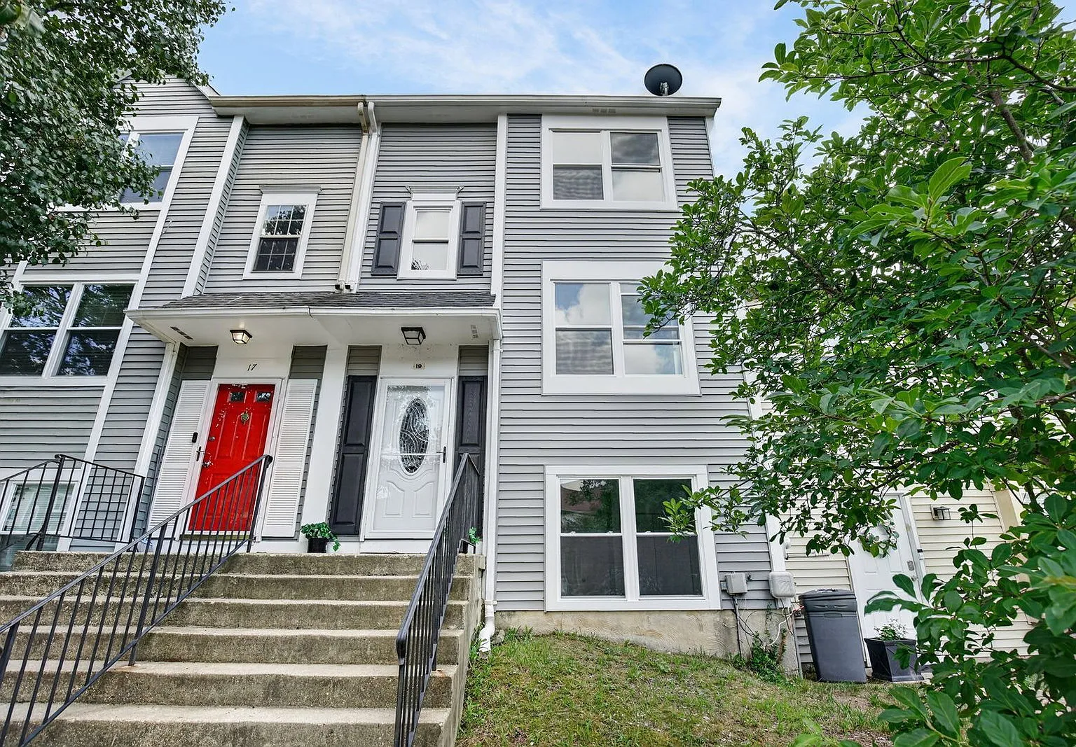 4 bed, 3.0 bath, 1377 sqft, $2,450 — Photo 1