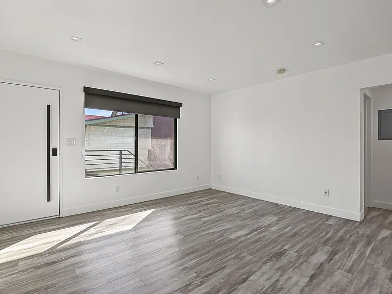 2814 Sichel Street Apartments — Photo 34
