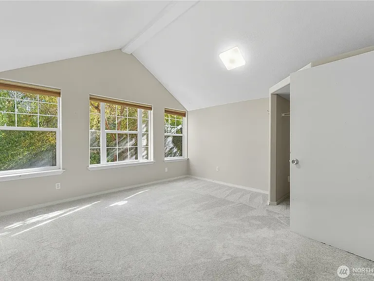 321 Craig St — Photo 16
