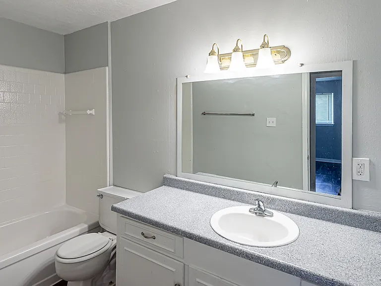 Casa Grande Apartments — Photo 14