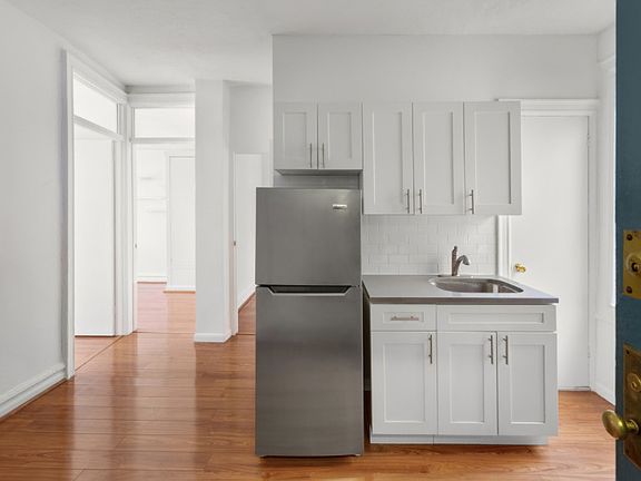 3rd image of 217 Thompson St #36