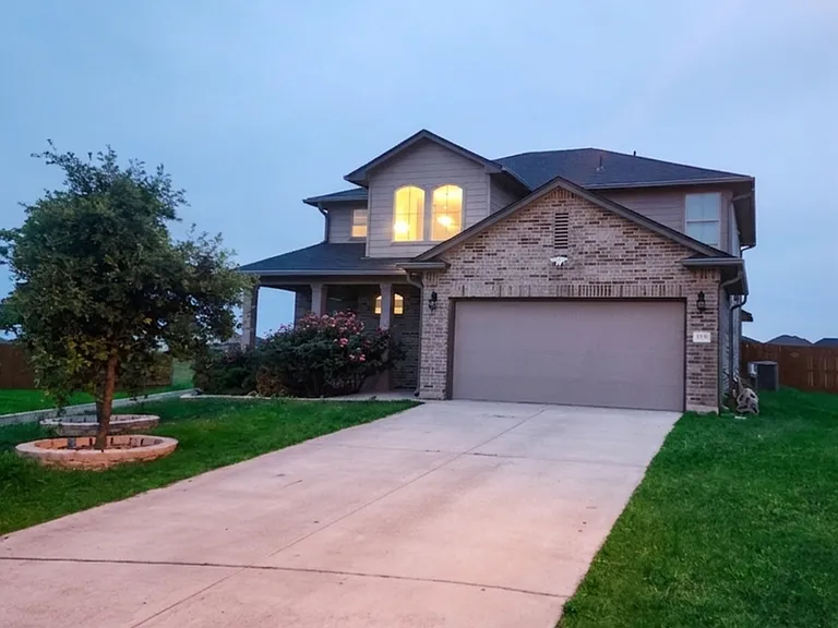 904 Garden Green Dr — Photo 1