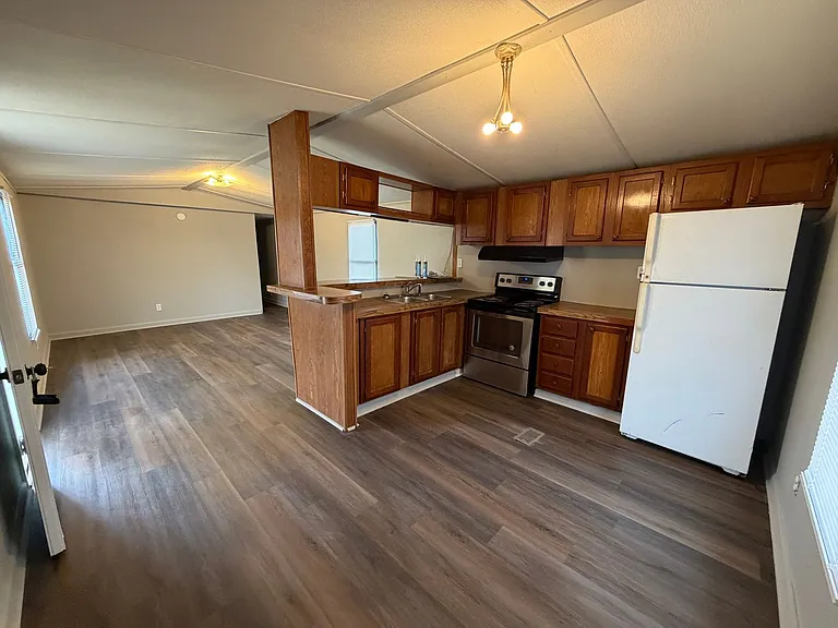133 Garland Way — Photo 3