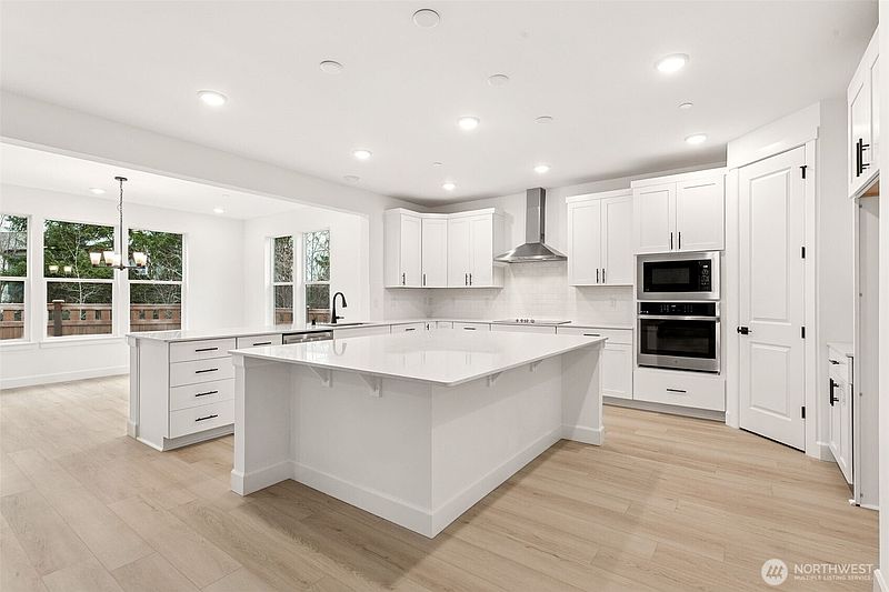 4th image of 17828 139th Avenue E #132