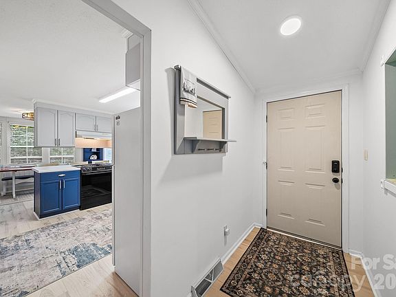 5th image of 1135 Pinehaven Dr