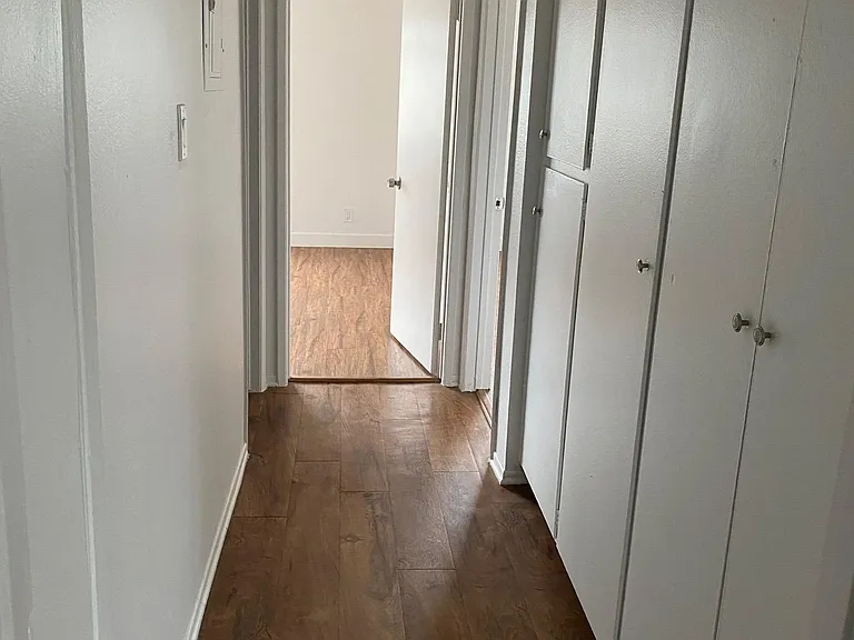 8512 Balboa Blvd #11 — Photo 7