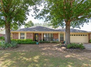 8213 Williamsburg Rd, Fort Smith, AR 72903