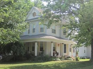 602 S Main St, Wayne City, IL 62895