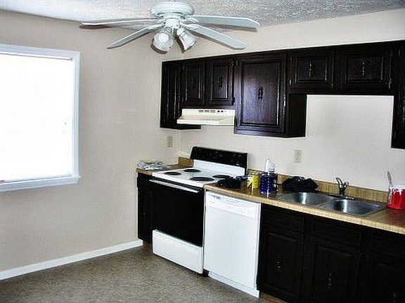 2nd image of 627 W C St APT 1