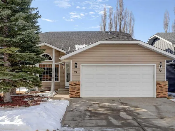 19 N Everglade Dr SE, Airdrie, AB T4B 2E9