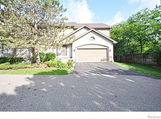 29655 Sierra Pointe Cir UNIT 1, Farmington Hills, MI 48331