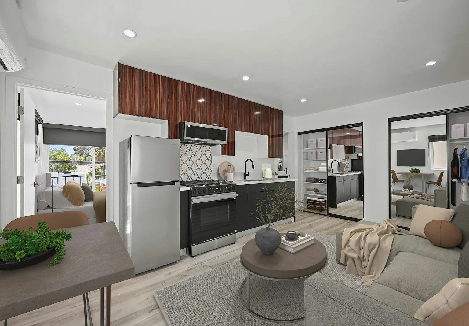 111 Normandie Avenue, Unit 15 — Photo 1