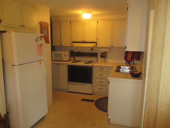 3rd image of 210 Jacaranda Dr