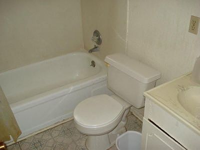 2 BR Bathroom